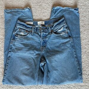 Mid rise 90s baggy jeans Universal Thread size 2